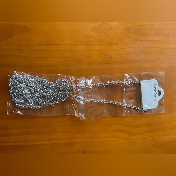 NWT Fashion Jewelry Waist Chain in silver finish - Picture 2 of 2